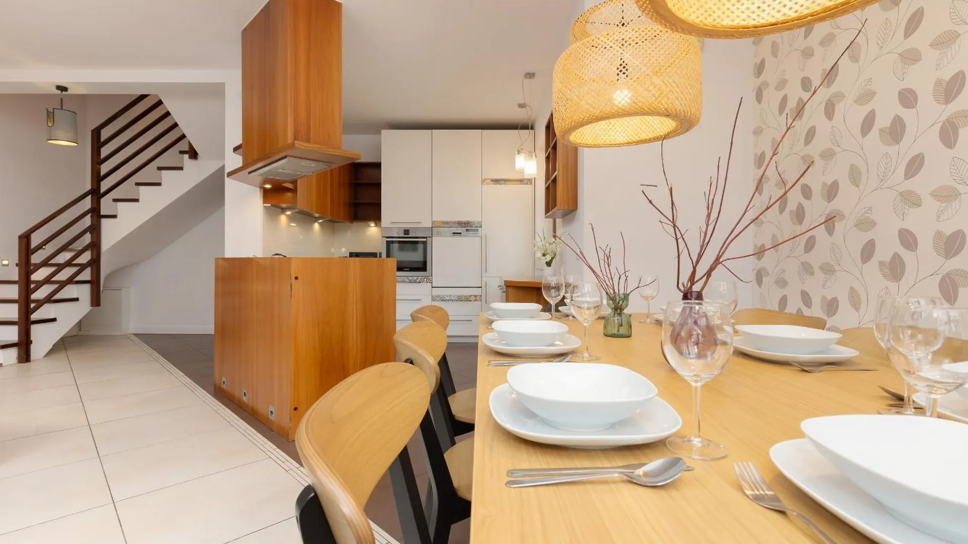 Spacious Two-Story 4-Bedroom House With Parking And Garden In Warsaw By Noclegi Renters Holiday home