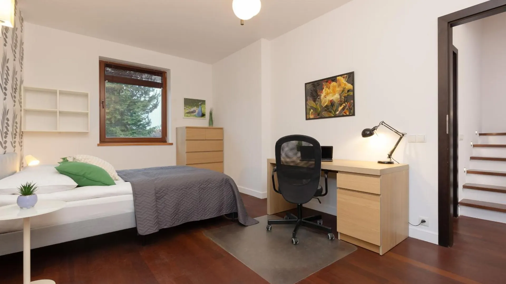 Spacious Two-Story 4-Bedroom House With Parking And Garden In Warsaw By Noclegi Renters Holiday home