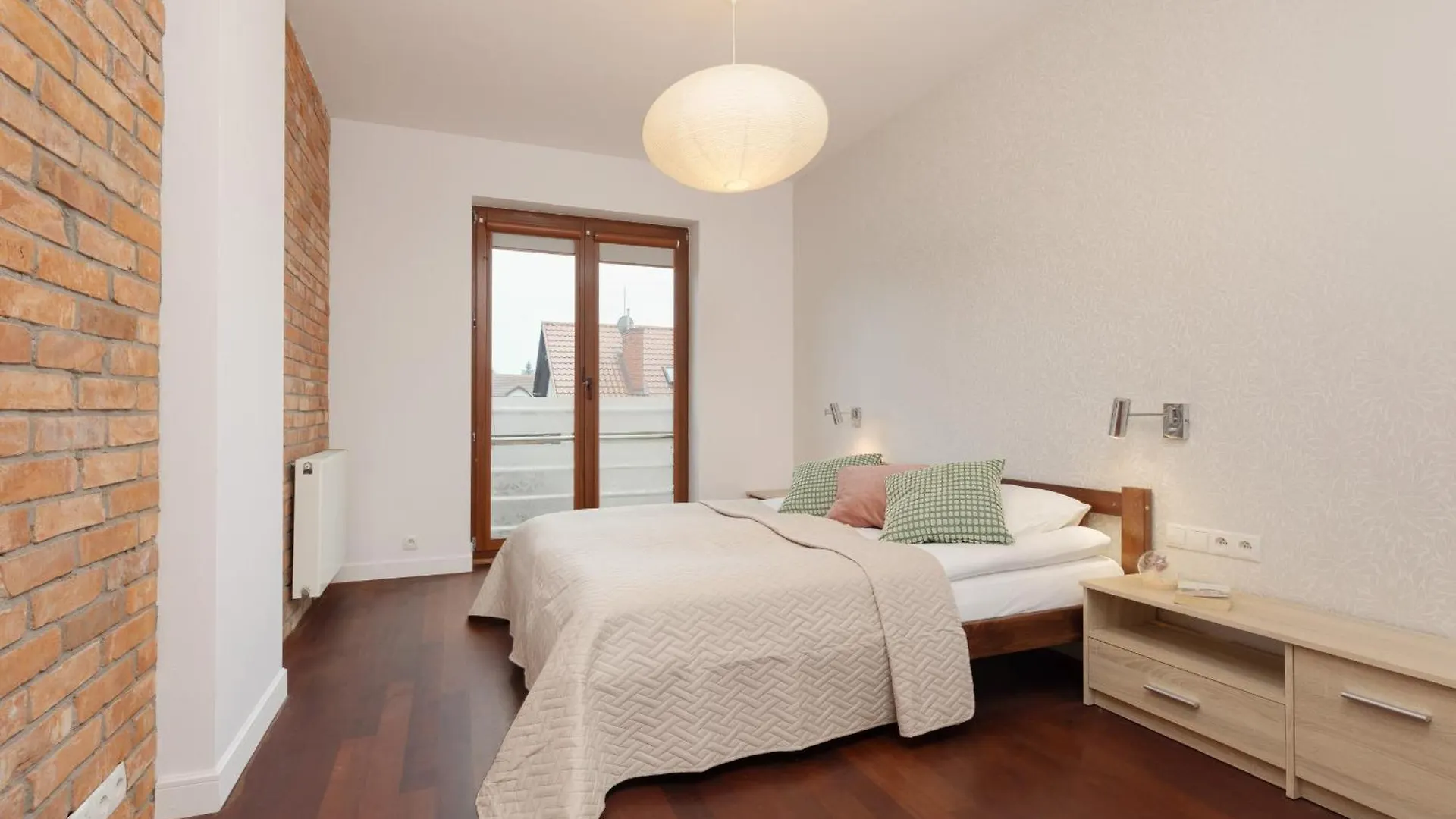 Spacious Two-Story 4-Bedroom House With Parking And Garden In Warsaw By Noclegi Renters Holiday home