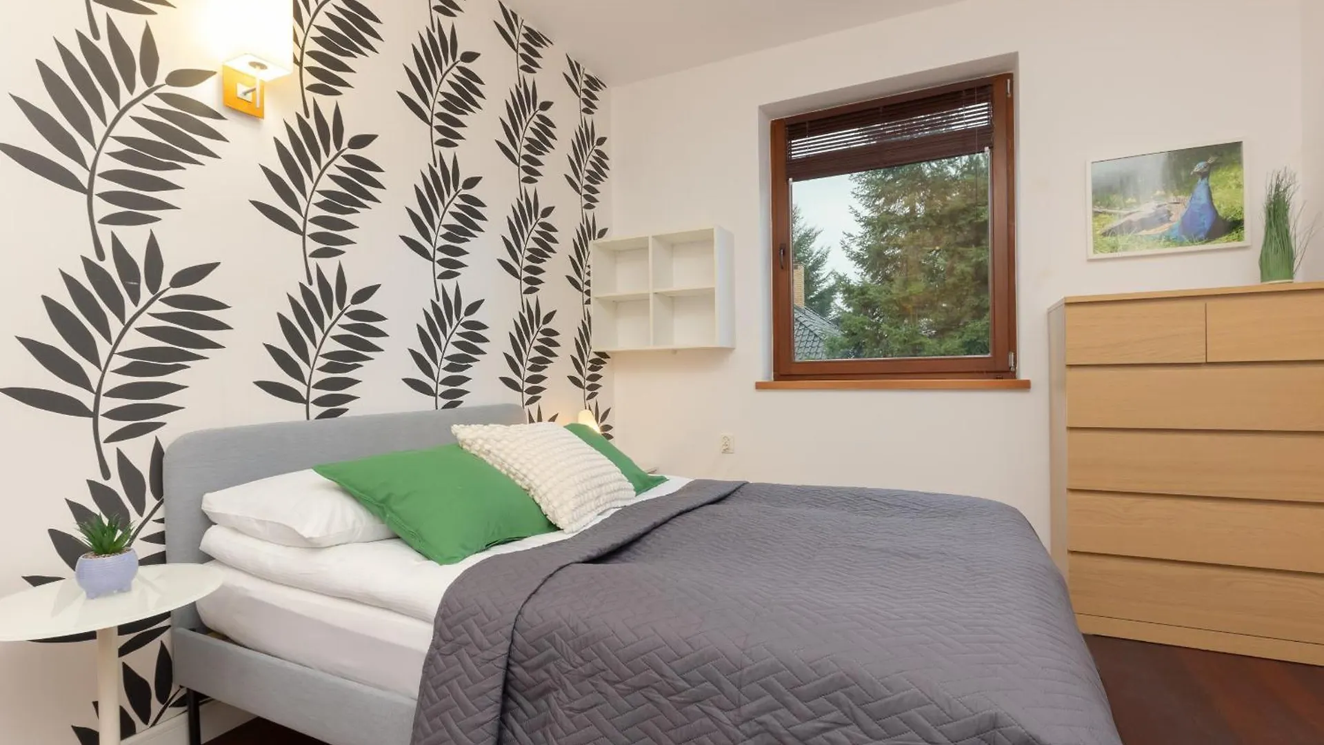 Spacious Two-Story 4-Bedroom House With Parking And Garden In Warsaw By Noclegi Renters