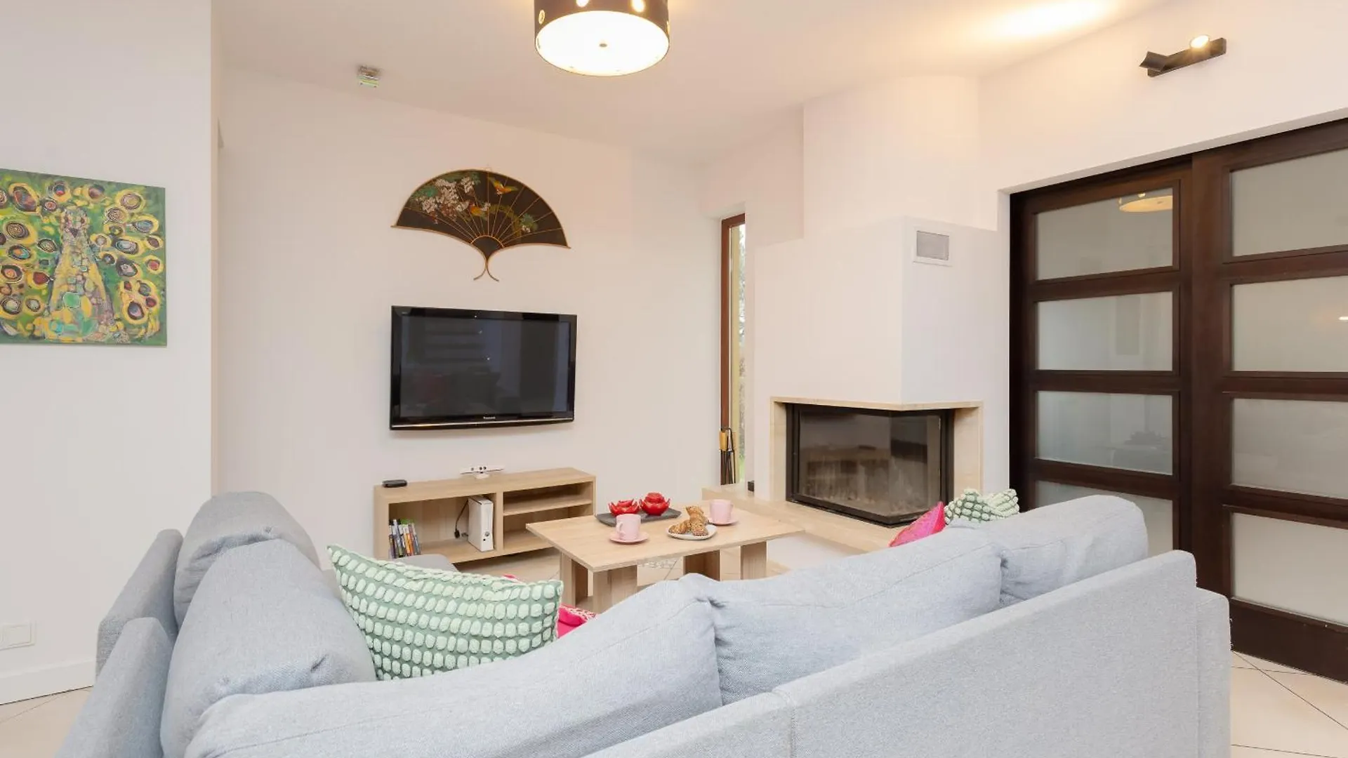 Spacious Two-Story 4-Bedroom House With Parking And Garden In Warsaw By Noclegi Renters
