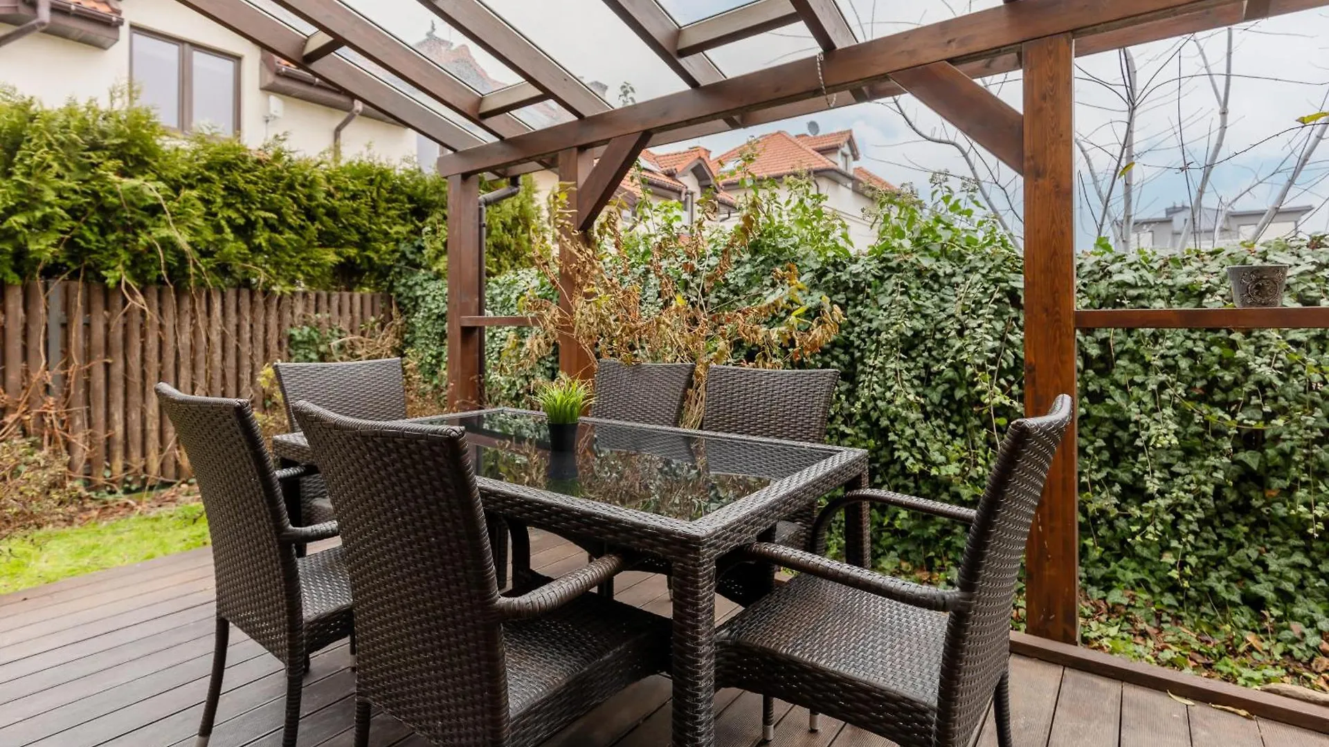 Spacious Two-Story 4-Bedroom House With Parking And Garden In Warsaw By Noclegi Renters 0*,
